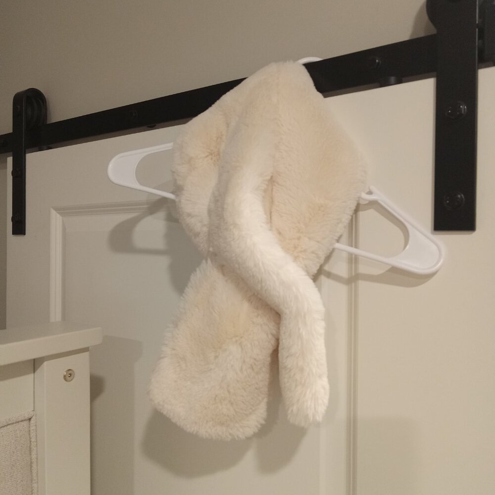 GREAT Soft Cream LC Lauren Conrad Faux Fur Scarf